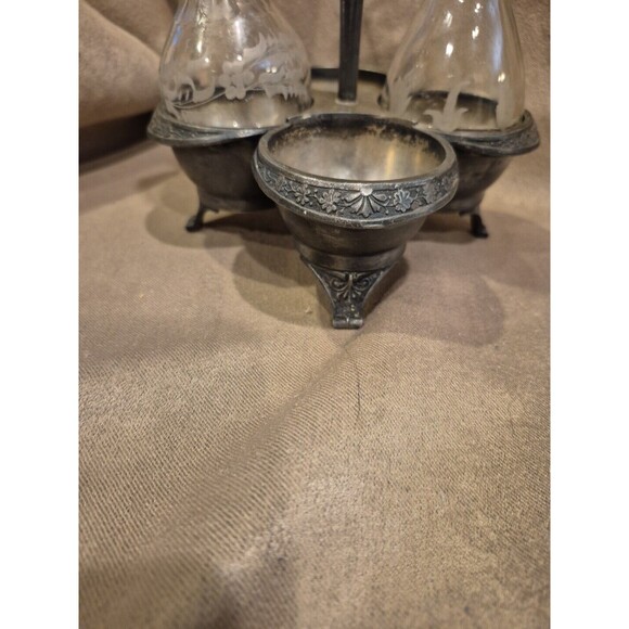 Antique Middletown Quadruple Silverplate Embossed Cruet Condiment Server FLAW - Picture 10 of 16